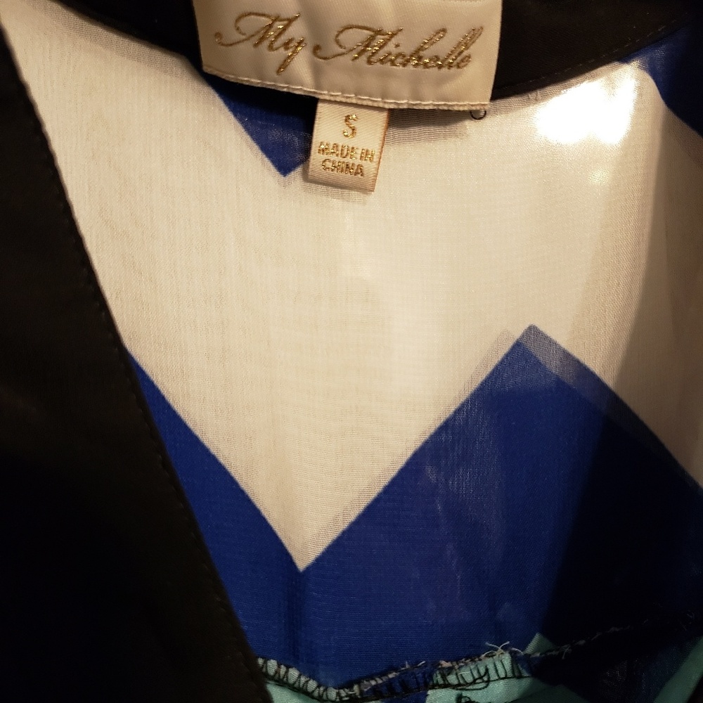 Womans blouse - Picture 2 of 2